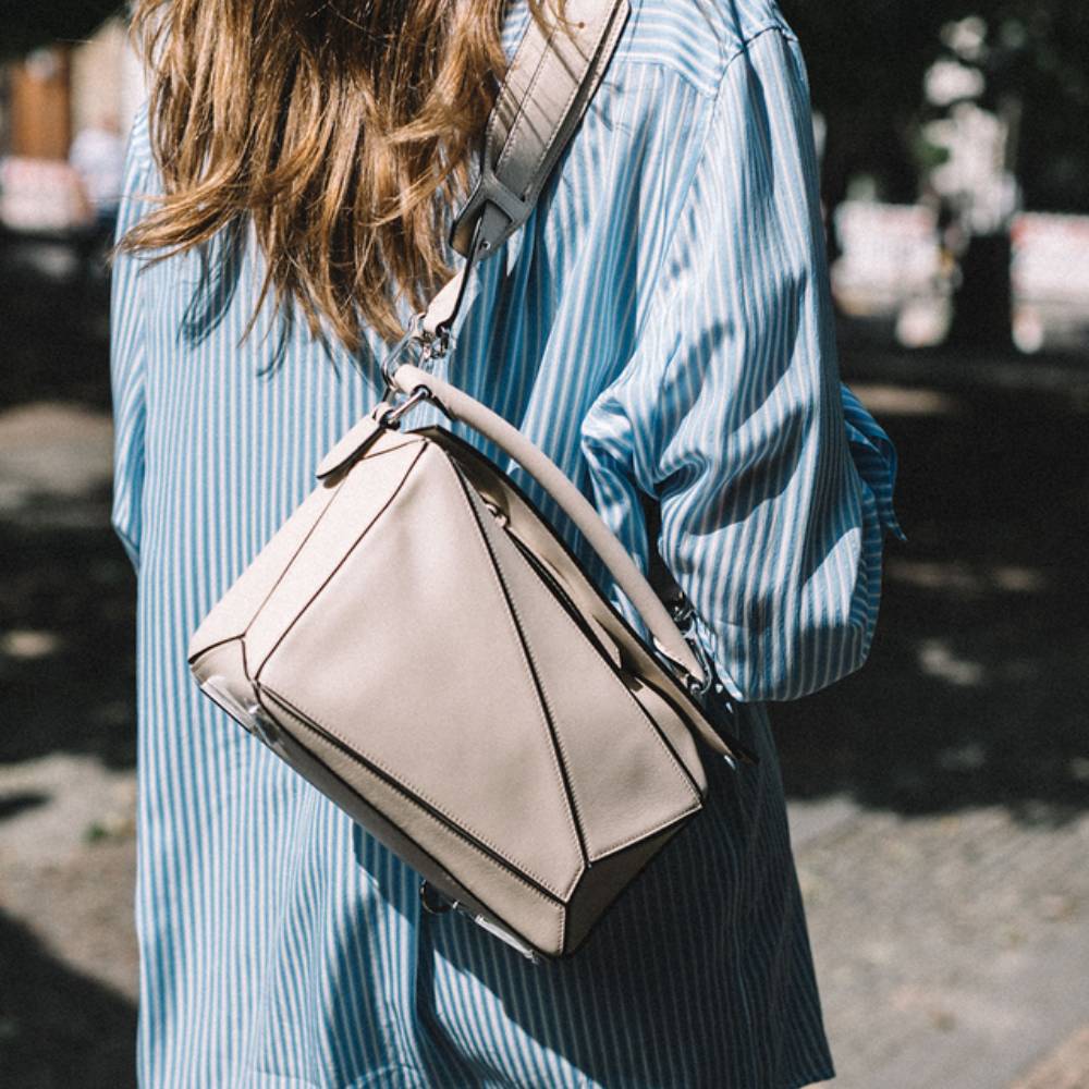 網購Loewe人氣手袋低至香港價錢65折+免費直送香港/澳門